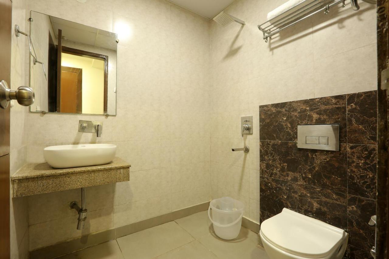 Hotel Qualia Suites Nuova Delhi Esterno foto