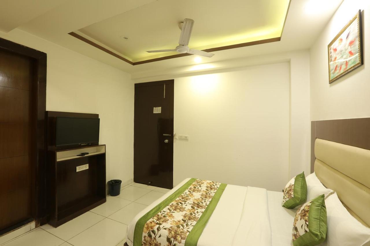 Hotel Qualia Suites Nuova Delhi Esterno foto