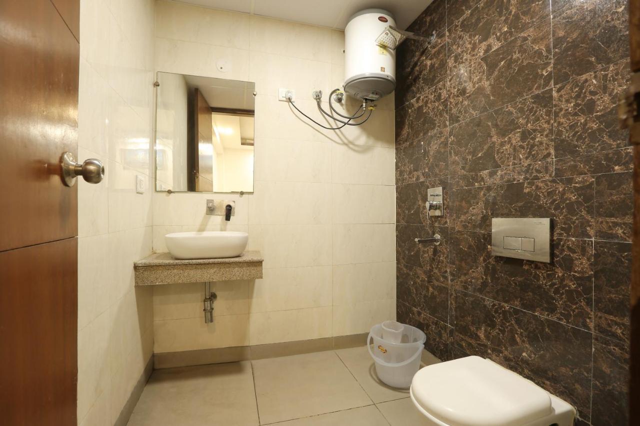 Hotel Qualia Suites Nuova Delhi Esterno foto