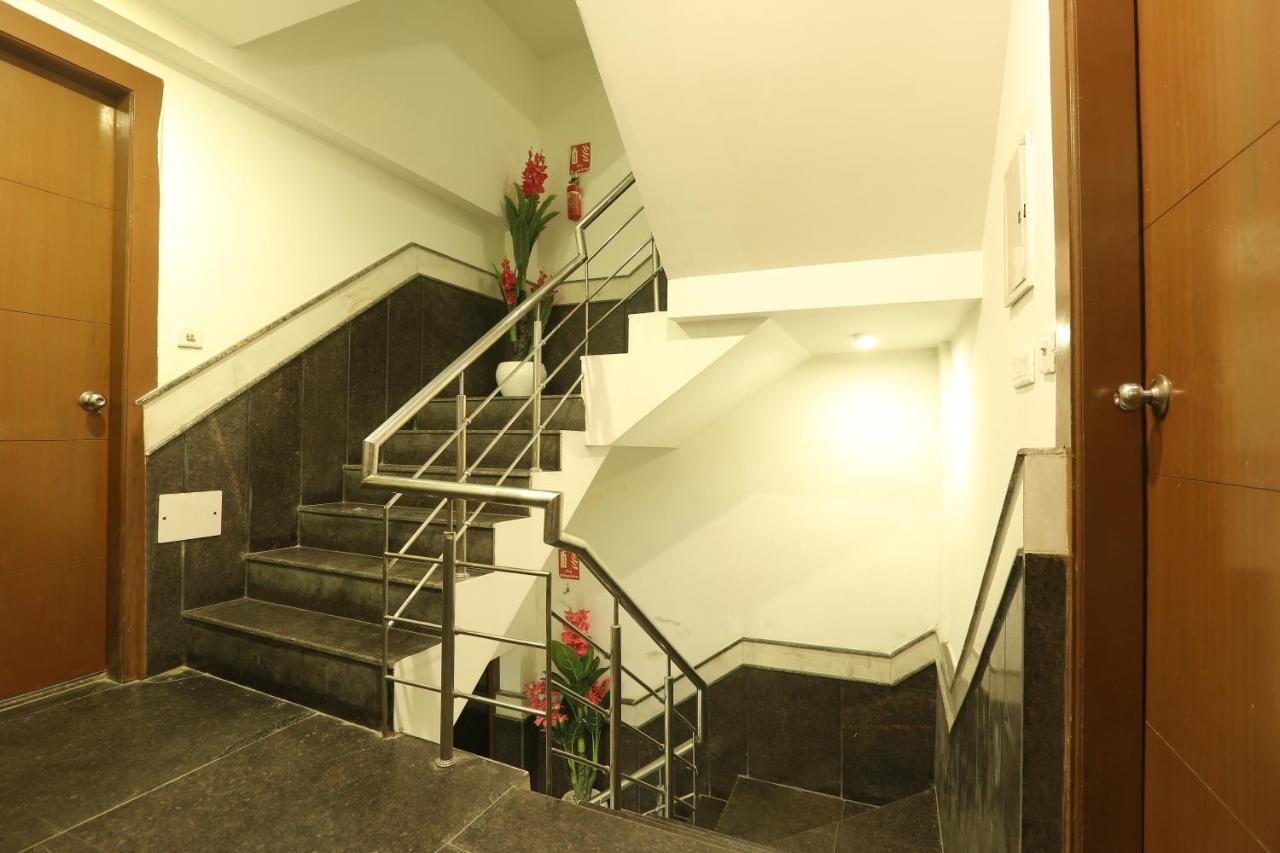 Hotel Qualia Suites Nuova Delhi Esterno foto