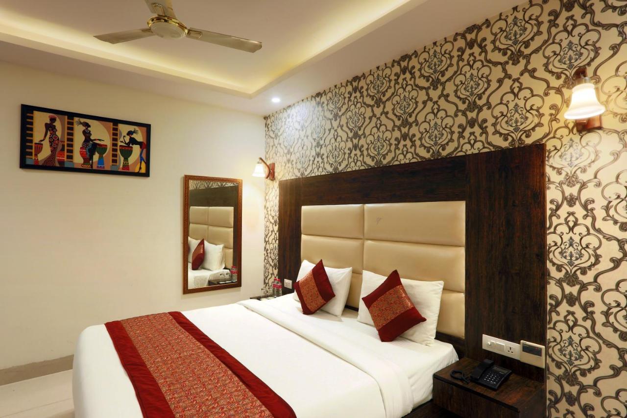 Hotel Qualia Suites Nuova Delhi Esterno foto