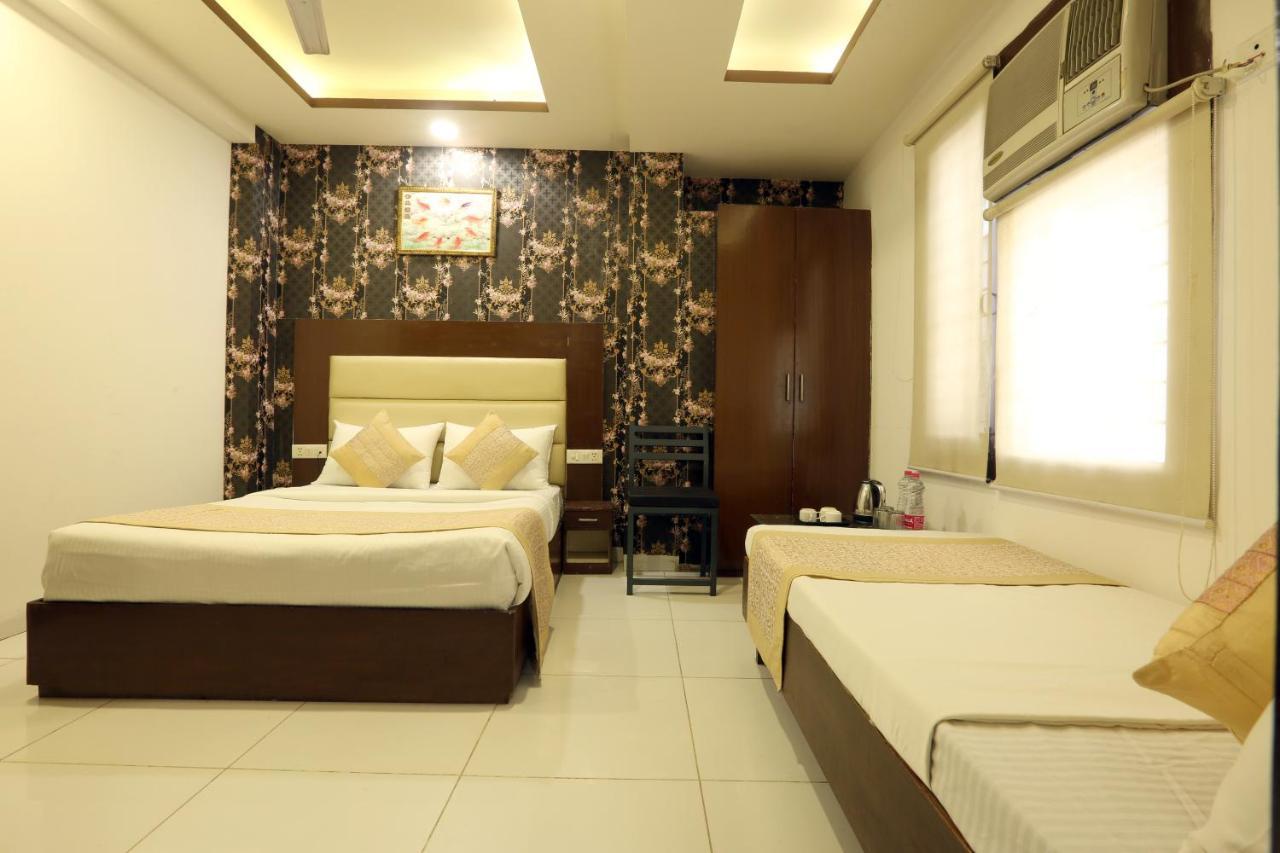 Hotel Qualia Suites Nuova Delhi Esterno foto