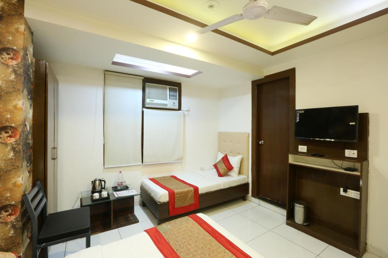 Hotel Qualia Suites Nuova Delhi Esterno foto