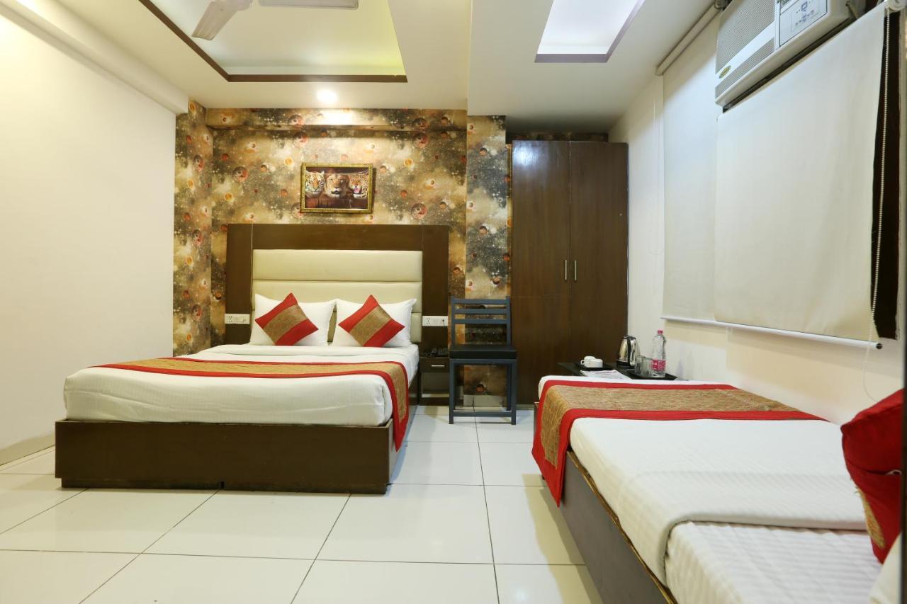 Hotel Qualia Suites Nuova Delhi Esterno foto
