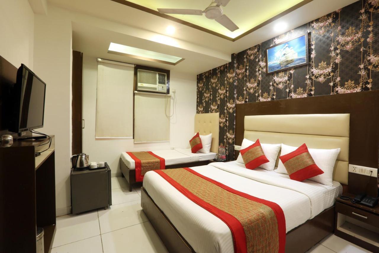 Hotel Qualia Suites Nuova Delhi Esterno foto
