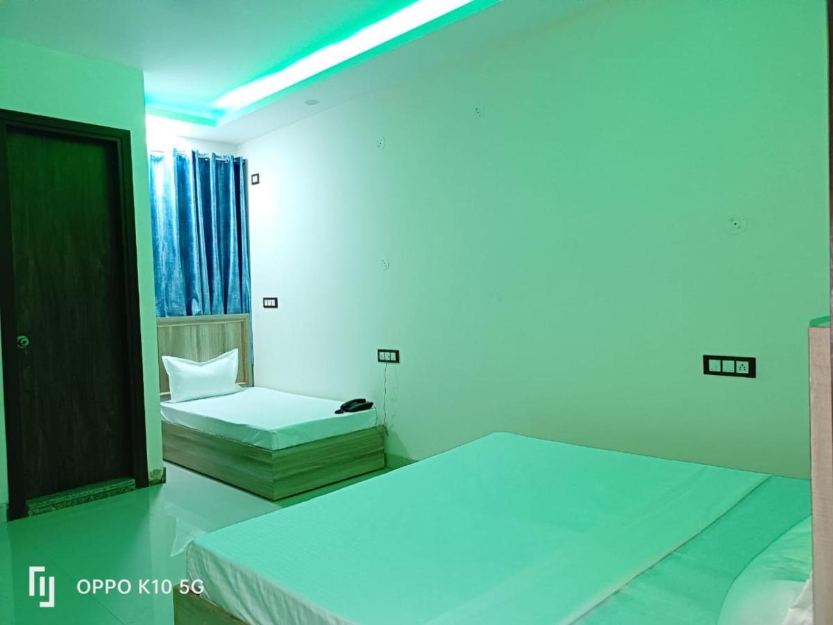 Hotel Qualia Suites Nuova Delhi Esterno foto