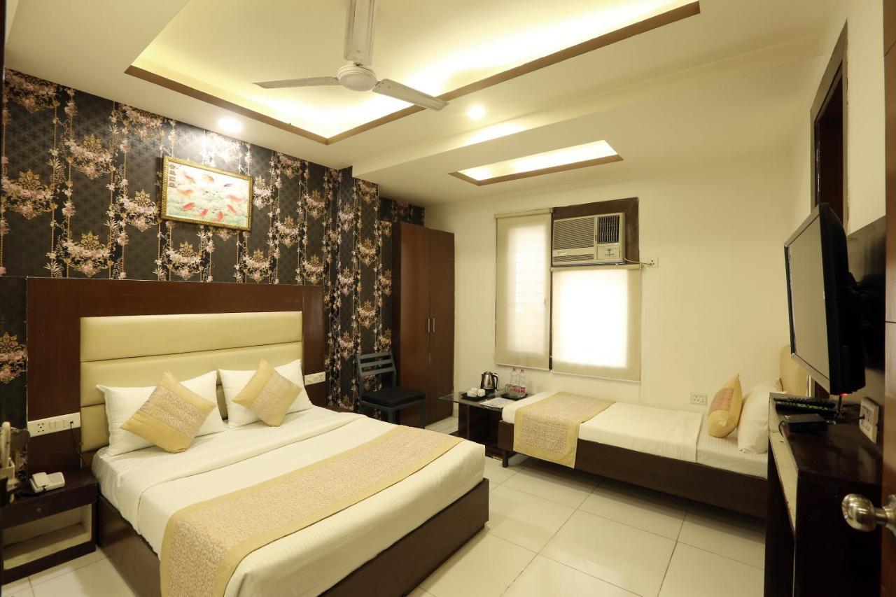 Hotel Qualia Suites Nuova Delhi Esterno foto
