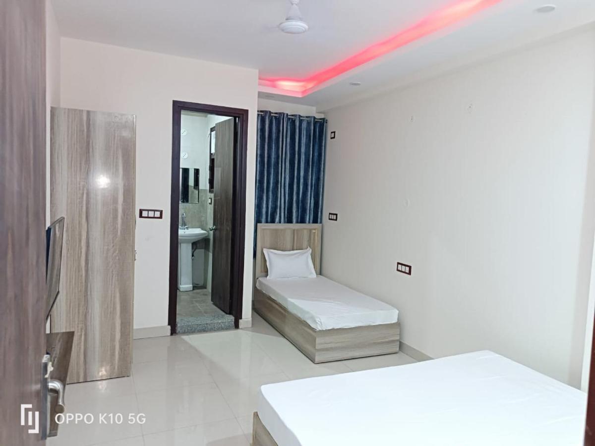 Hotel Qualia Suites Nuova Delhi Esterno foto